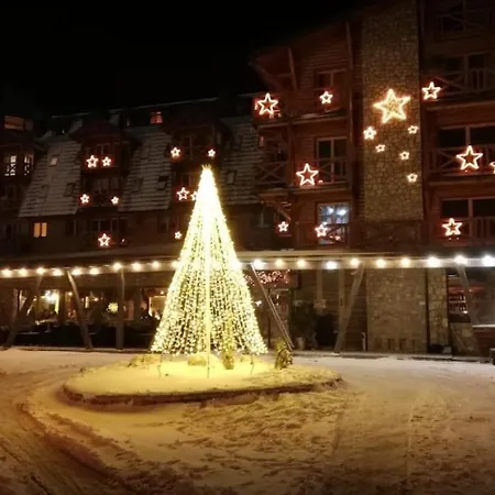 Vucko D444 Private Host 4*