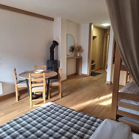 Vucko D444 Private Host