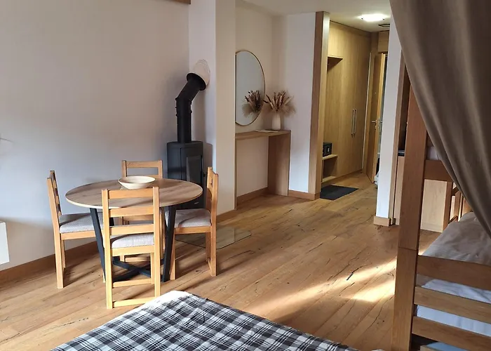 Vucko D444 Private Host